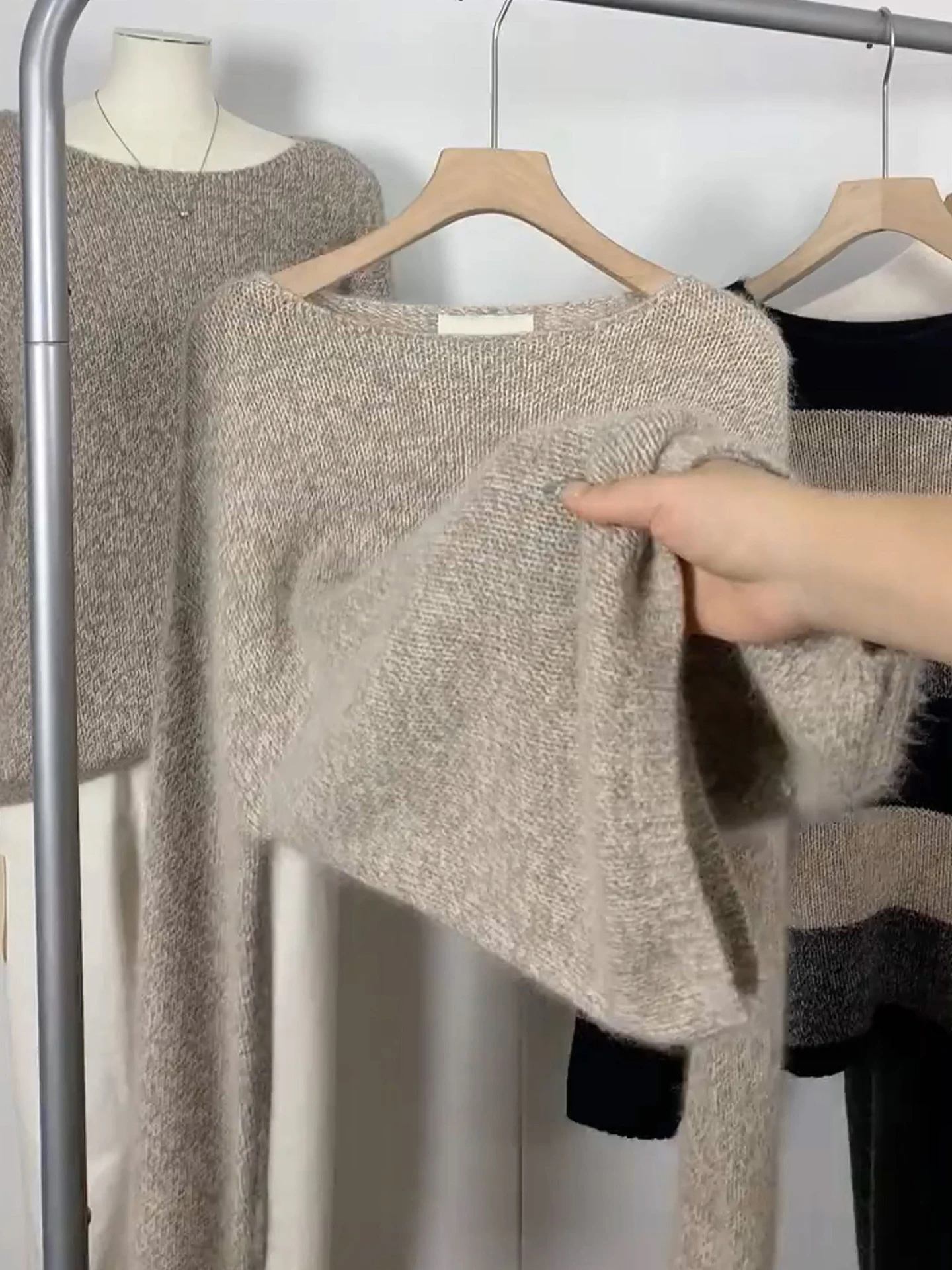Soft Chic Base Layer Long Sleeve One Shoulder Knitted Sweater Gentle Ageless Lazy Style Top for Autumn 2026 Women's Fashion