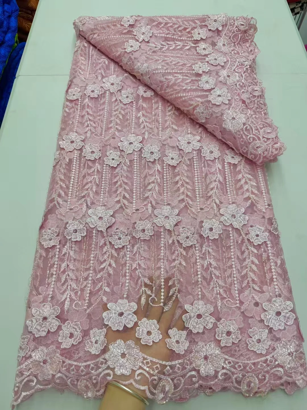 Ultimo tessuto di pizzo africano con paillettes 3D floreale 2025 pizzo ricamato di alta qualità con perline 5 metri per abito da festa di nozze