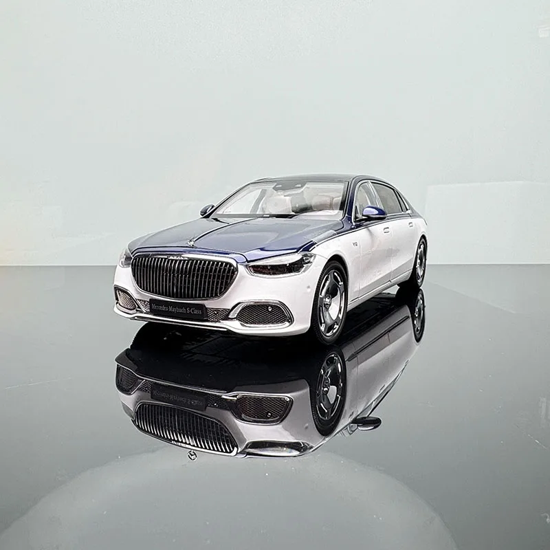 

AlmostReal 1: 18 Maybach S-Class Blue and White Alloy Fully Open Car Model