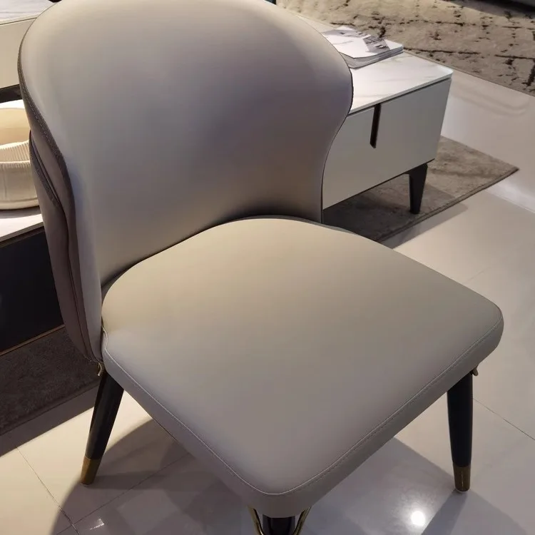 Esszimmerstuhl aus Massivholz, einfacher Kaffeehausstuhl, Hotel- und Restaurant-Verhandlungsstuhl, italienischer High-End-Lederkunststuhl für den Vertriebsbereich