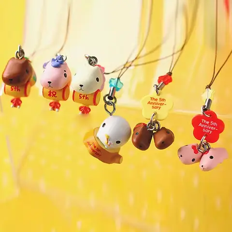 반다이 캡슐 장난감 카피바라산 불어오리 수달 귀엽고 슈퍼 귀여운 물 기니피그 가족 시리즈 펜던트 가샤폰