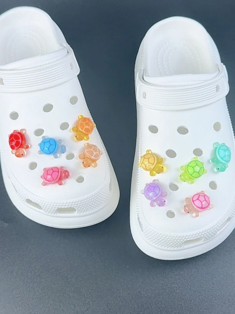 Ensemble de breloques de chaussures à la mode, accessoires, boucle de chaussure à trou, Animal mignon, petite tortue lumineuse, bricolage pour sacs Bogg, décorations de chaussures