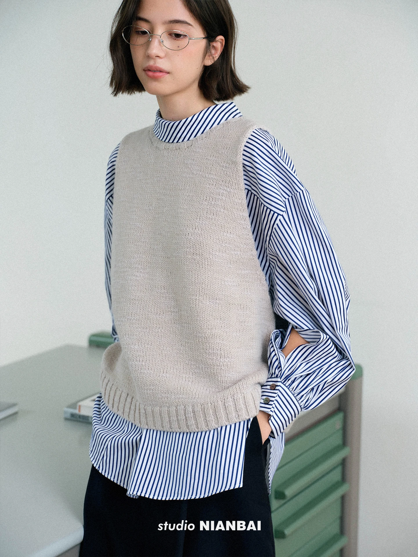 

Comfortable Warm Loose round Ne Knitted Woolen Vest 00% Camere Vest by Niai Autumn 2025 Commute Sle Color