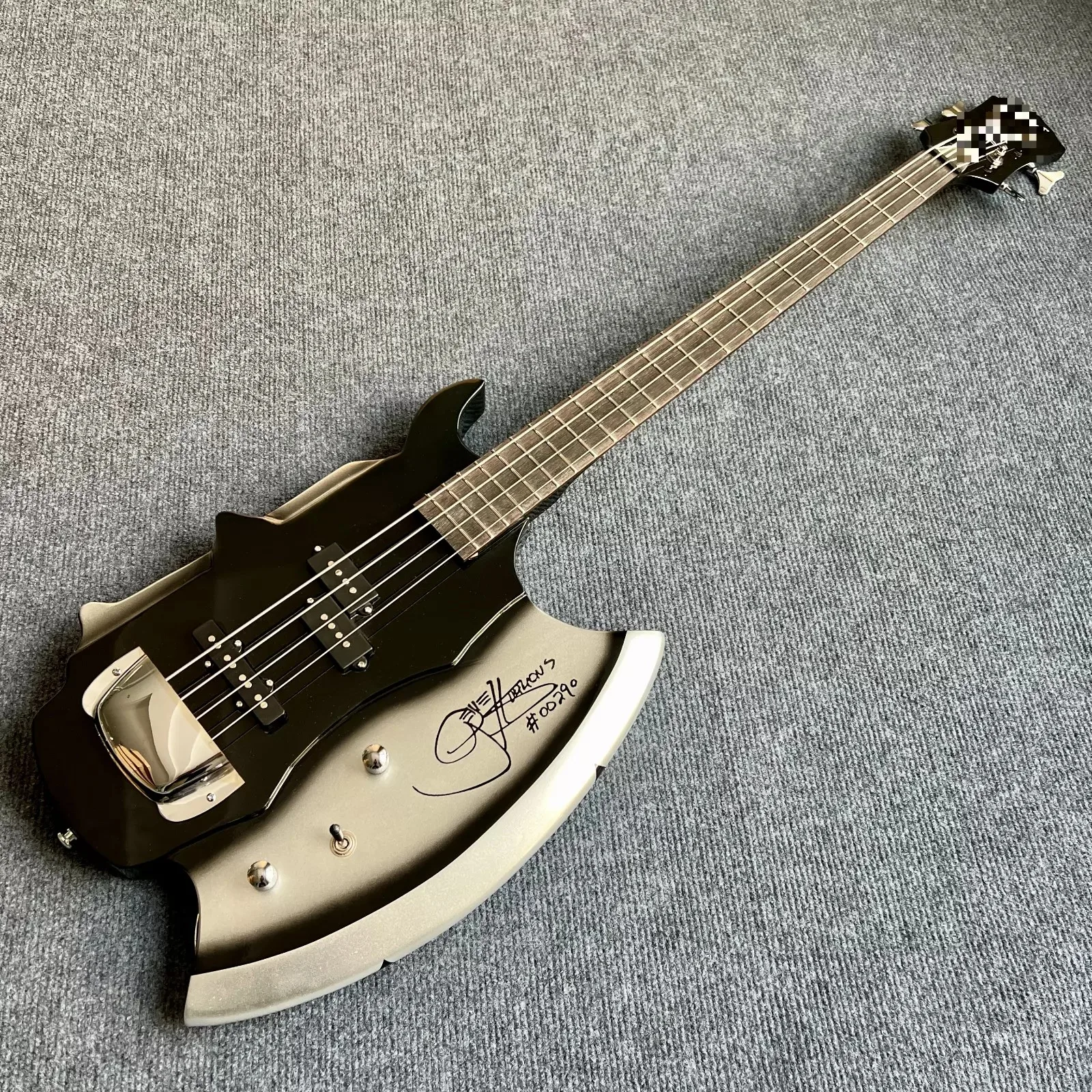 Gene Simmons Guitar 4 Strings Bass Axe Signiture Rock Kiss Firehawk