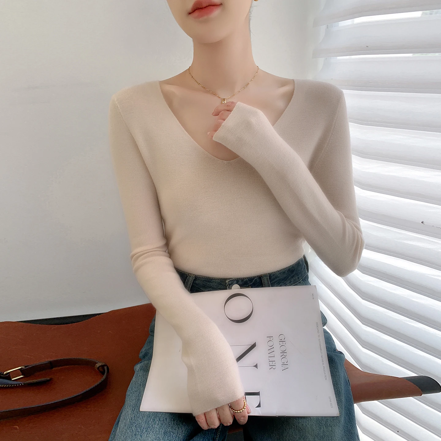 100% Women's Wool Knitted Sweater V-neck Slim Basic Solid Color Autumn/Winter Fashion Casual Top