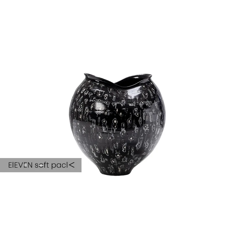 Medieval wabi-**** wind vase soft decoration hotel clubhouse exhibition hall ornament home living room porch table flower ware