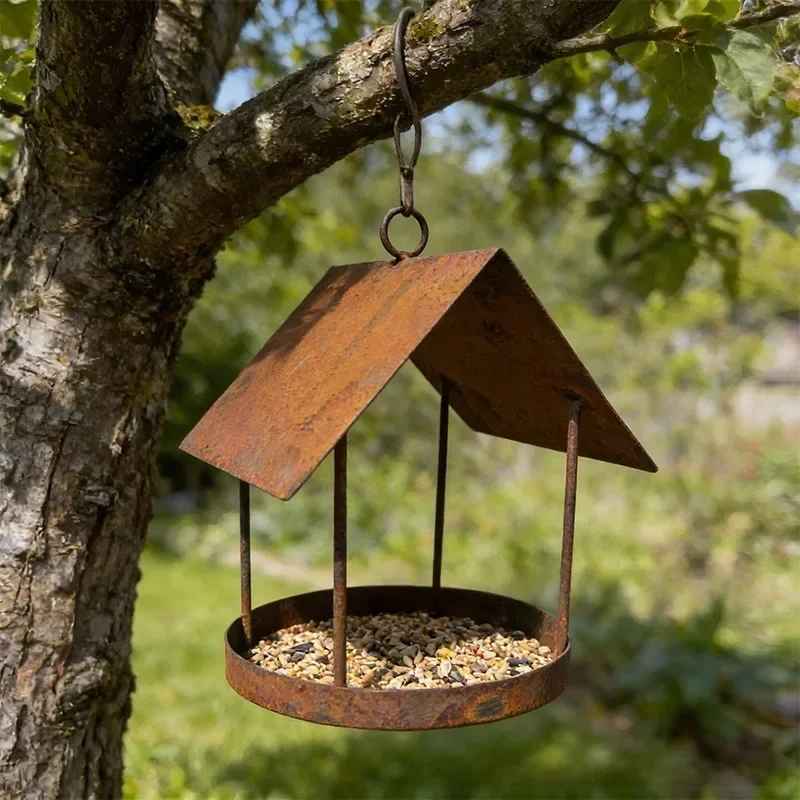 Iron Hanging Bird Feeder Hut Shape Rusty Design Bird Food Container Rain-Resistant Decorative Bird Water Seed Tray House Porch