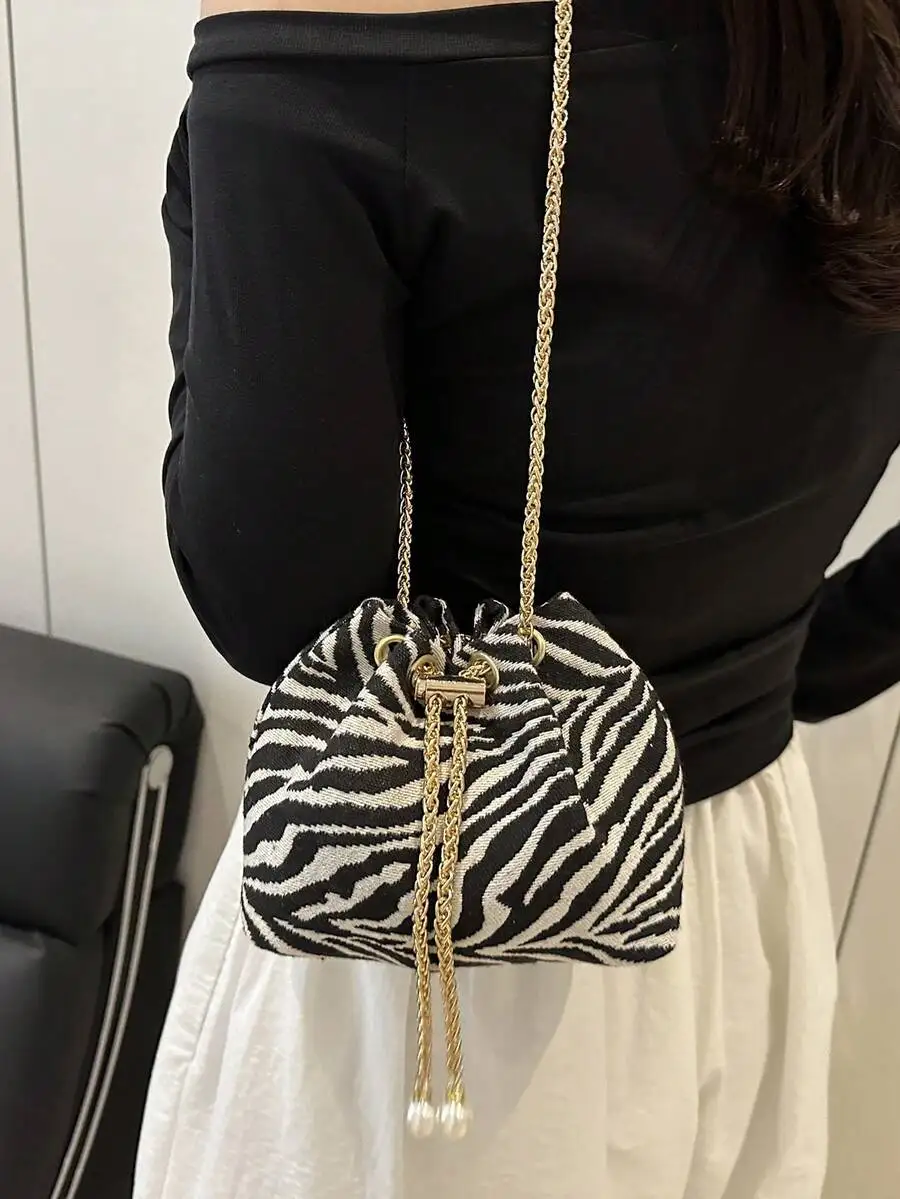 Fashionable Contrasting Stripe Print Chain Decor Mini Bucket Crossbody Bag