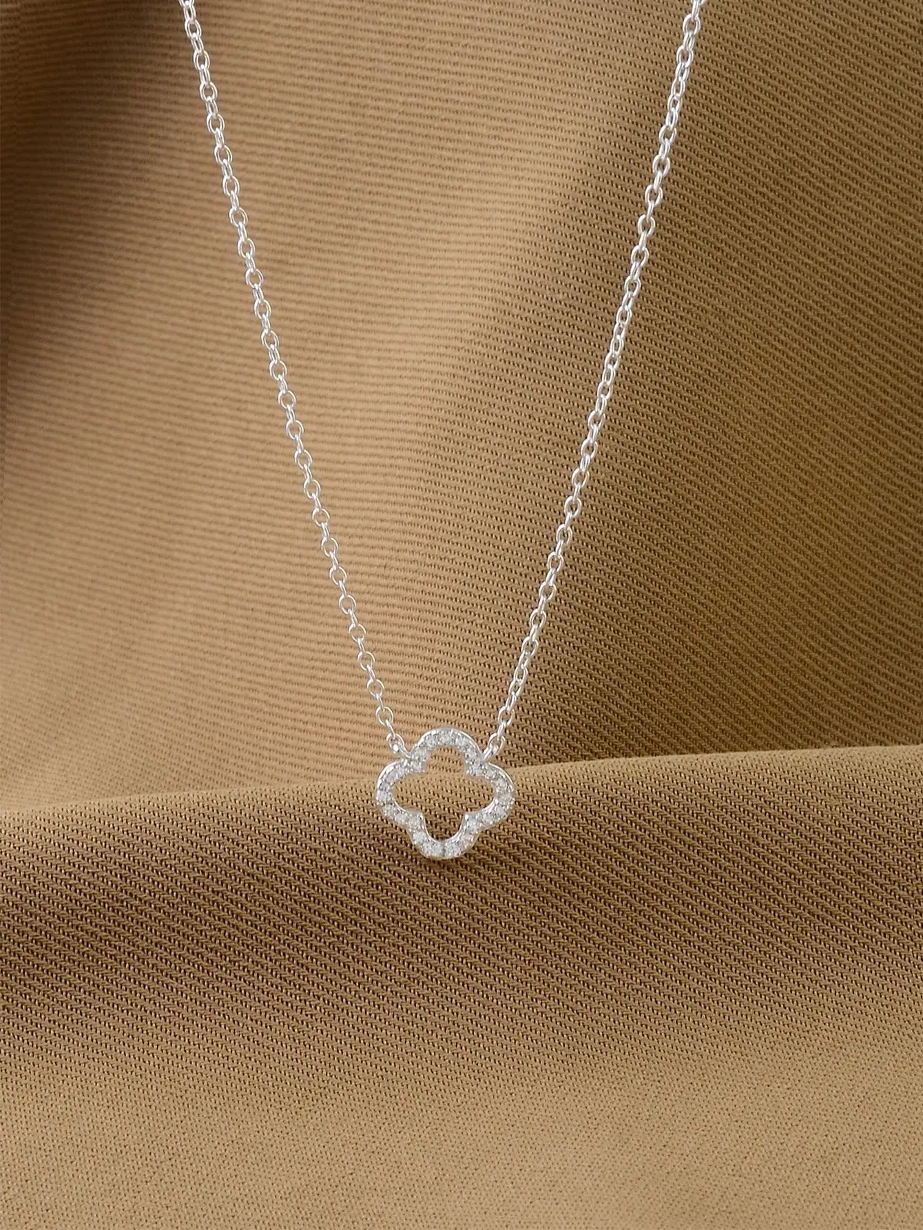 

S925 Sterling Silver Cubic Zirconia Hollow Four-Leaf Pendant Necklace