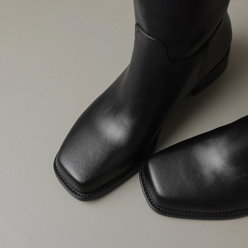Nuovo autunno/inverno da donna con testa quadrata in vera pelle fibbia per cintura in metallo tacco medio stivali da cavallo lunghi al ginocchio
