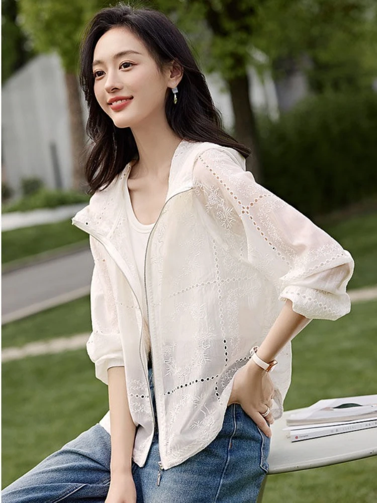 Chaqueta con capucha de sol de ganchillo transparente para mujer: cubierta elegante bordada de encaje con paneles de encaje |   Ropa de playa boho para el verano