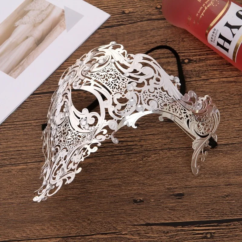 Máscara de mascarada con diamantes de imitación dorados de lujo, corte láser de Metal veneciano para baile, disfraz de Cosplay, fiesta, boda, oferta