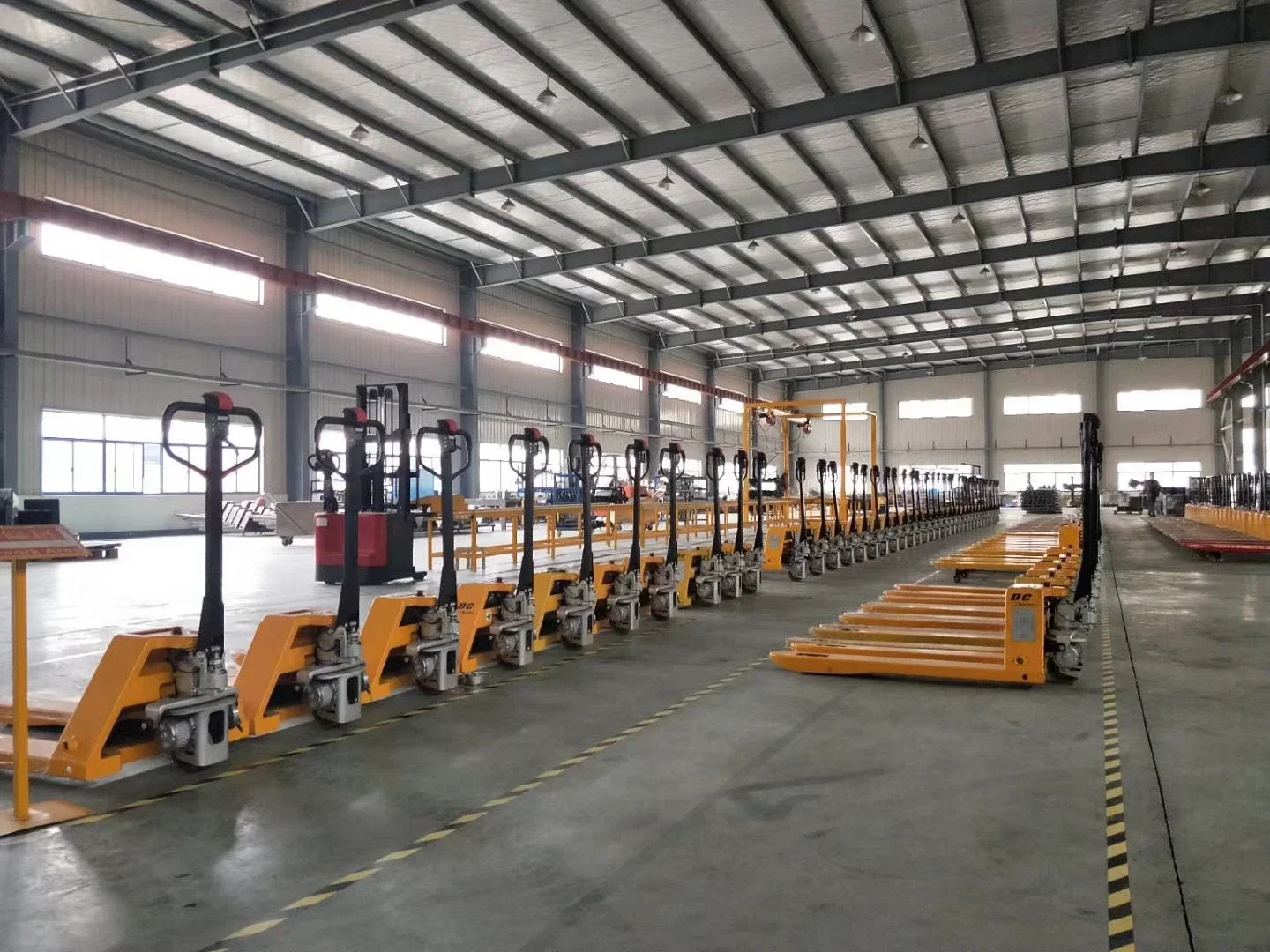 Factory Electric Pallet Truck High Quality 1500kg 2000kgs  Electric Battery Operated Pallet  factory price