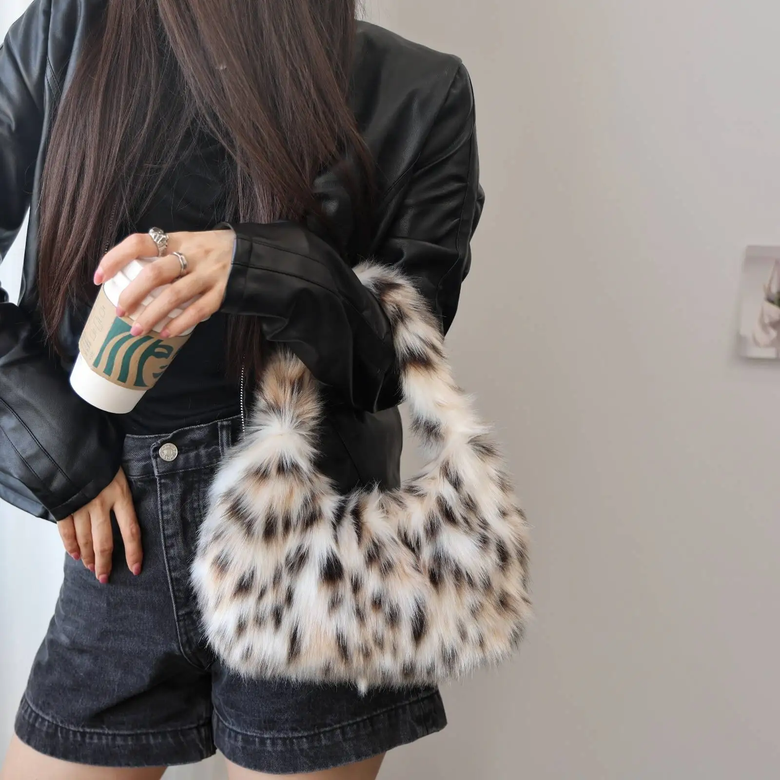 Picture 4: Autumn and Winter Leopard Print Plush Armpit Bag, Spicy Girl Style Handbag, Leopard Print Bag