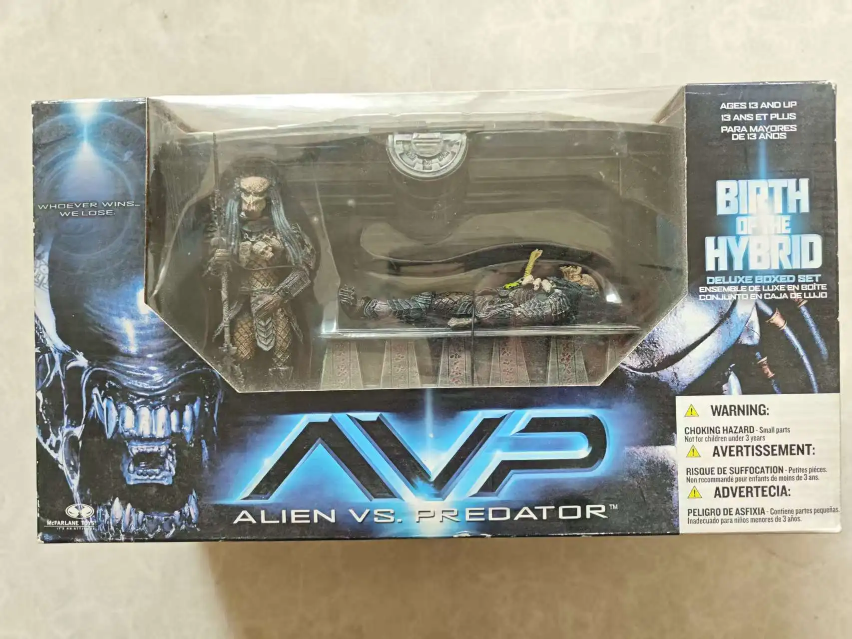 

Mc.Farlane Alien vs. Predator Vintage AVP Birth of The Hybrid Deluxe Playset 2005 Series 2 AvP Action figures