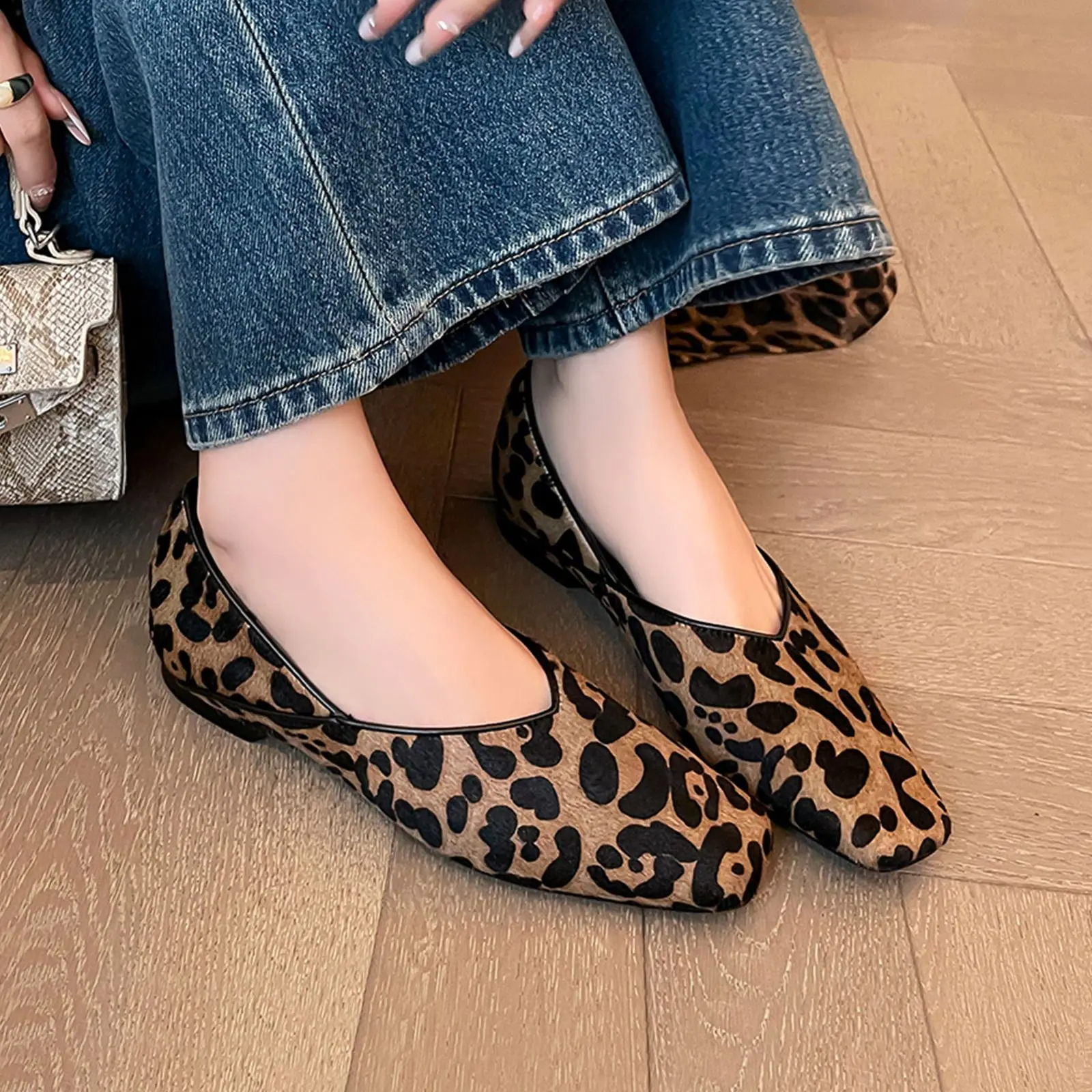 

Arden Furtado 2025 Spring leopard print horsehair Flats shoes Square toe Pull-on Low heel commute large size Single shoe