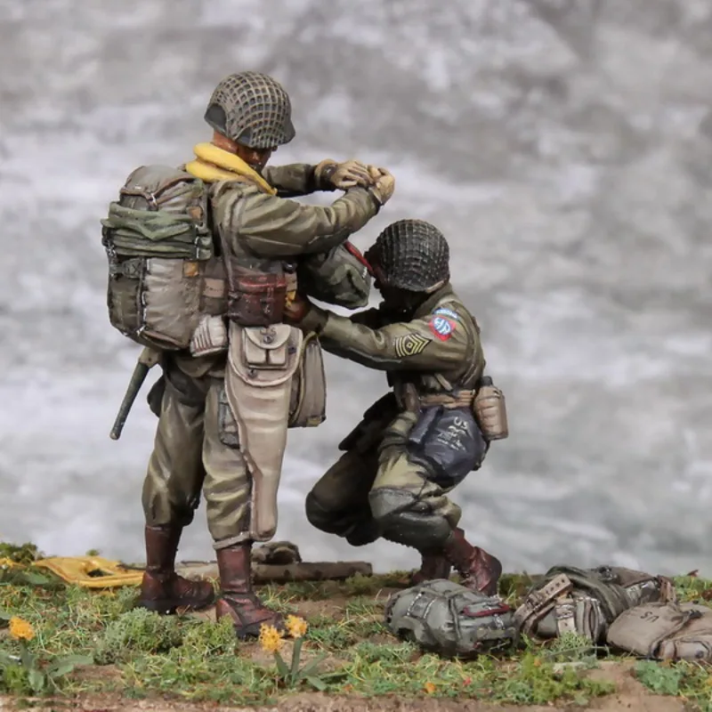 1/35 Scale Resin Figure Model Building Kits Major and First Sergeant U.S. Army Airborne 2 Figures Unassembled and Unpainted 982A