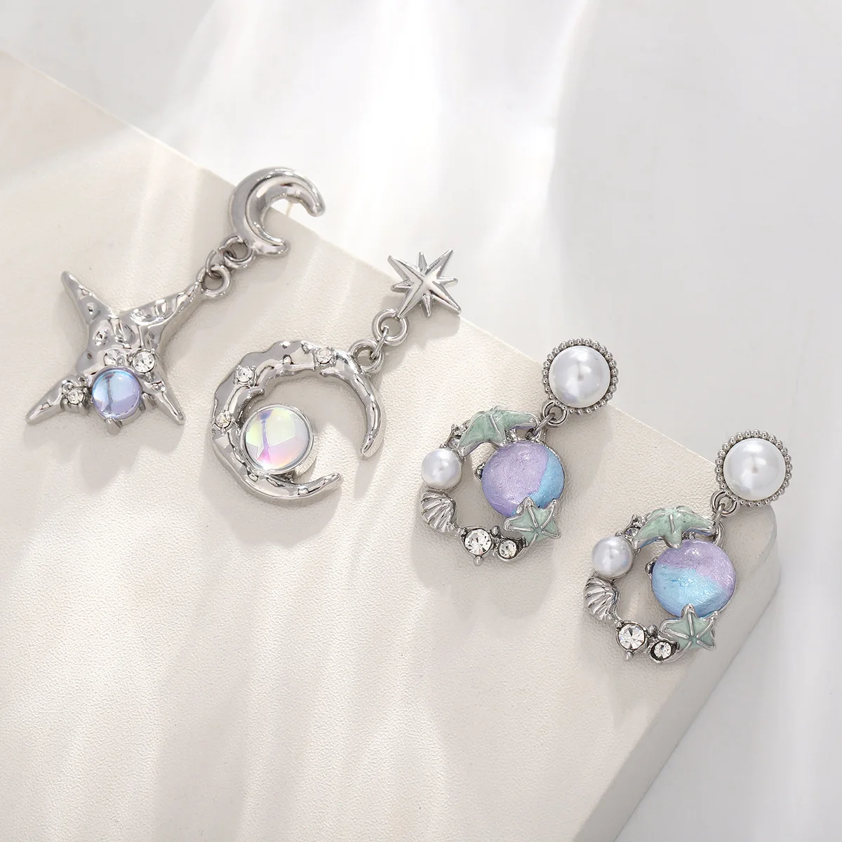 Dopamine Girl Temperament Earrings Alloy Rhinestone Silver Empty Haoyue Earrings Super Immortal Fresh Versatile Earrings