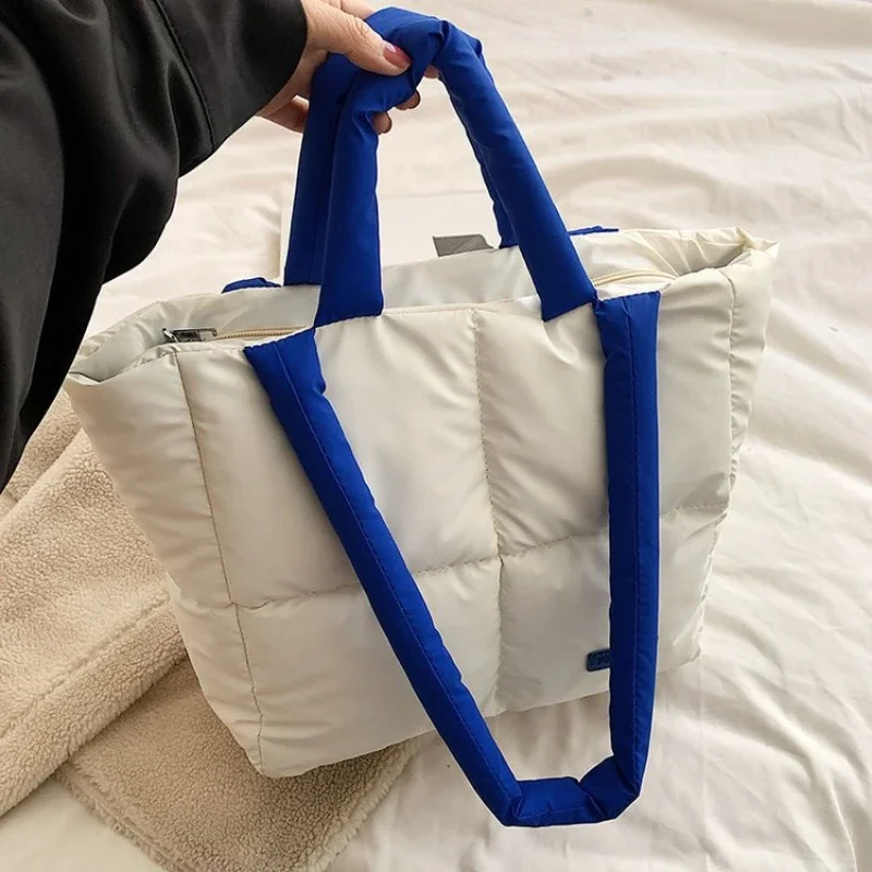 

Женская большая сумка на пуху с цветными блоками, новая зимняя повседневная портативная сумка, большая вместительная дорожная сумка на плечо Bolsas De Mujer