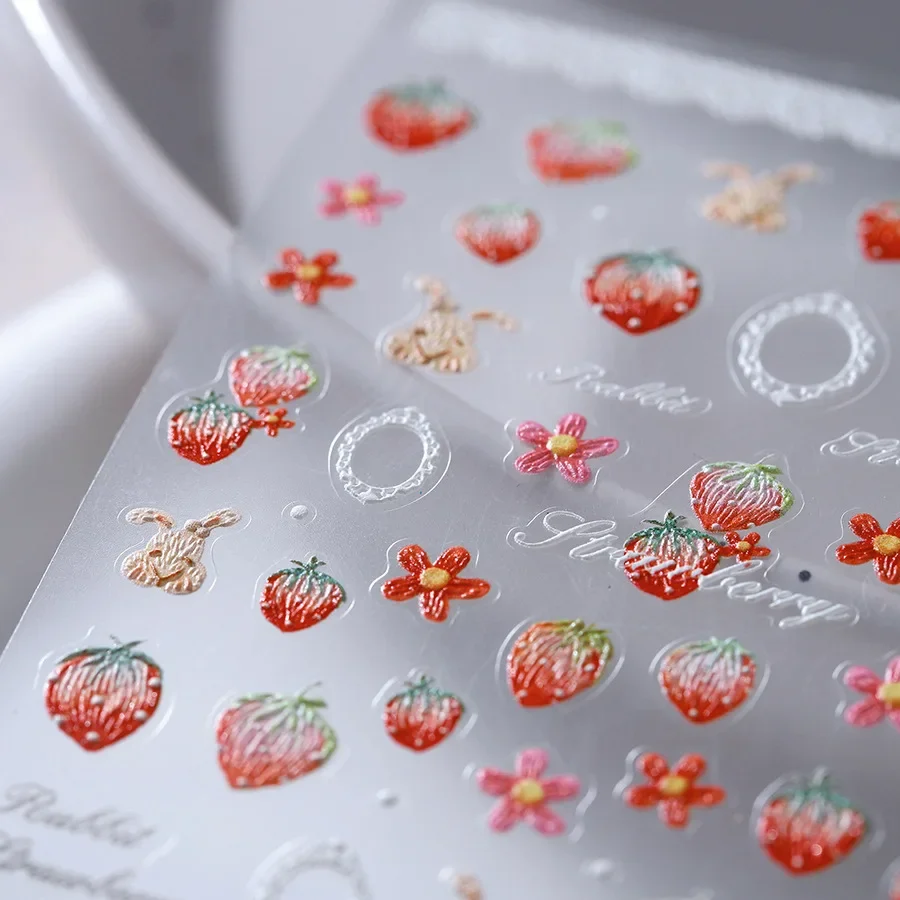 Delicate Geborduurde Konijn Aardbei Fruit Crème Bloemen Reliëfs Reliëf Zelfklevende Nail Art Stickers Schattige Konijn Manicure Sticker