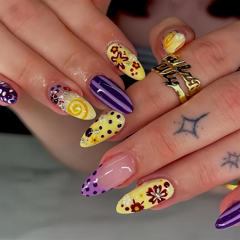 

24Pcs False Nails Retro Cute and Color-Blocked with A Doodle Design Almond-Shaped Press-On Nails—Perfect As A Gift for Girls