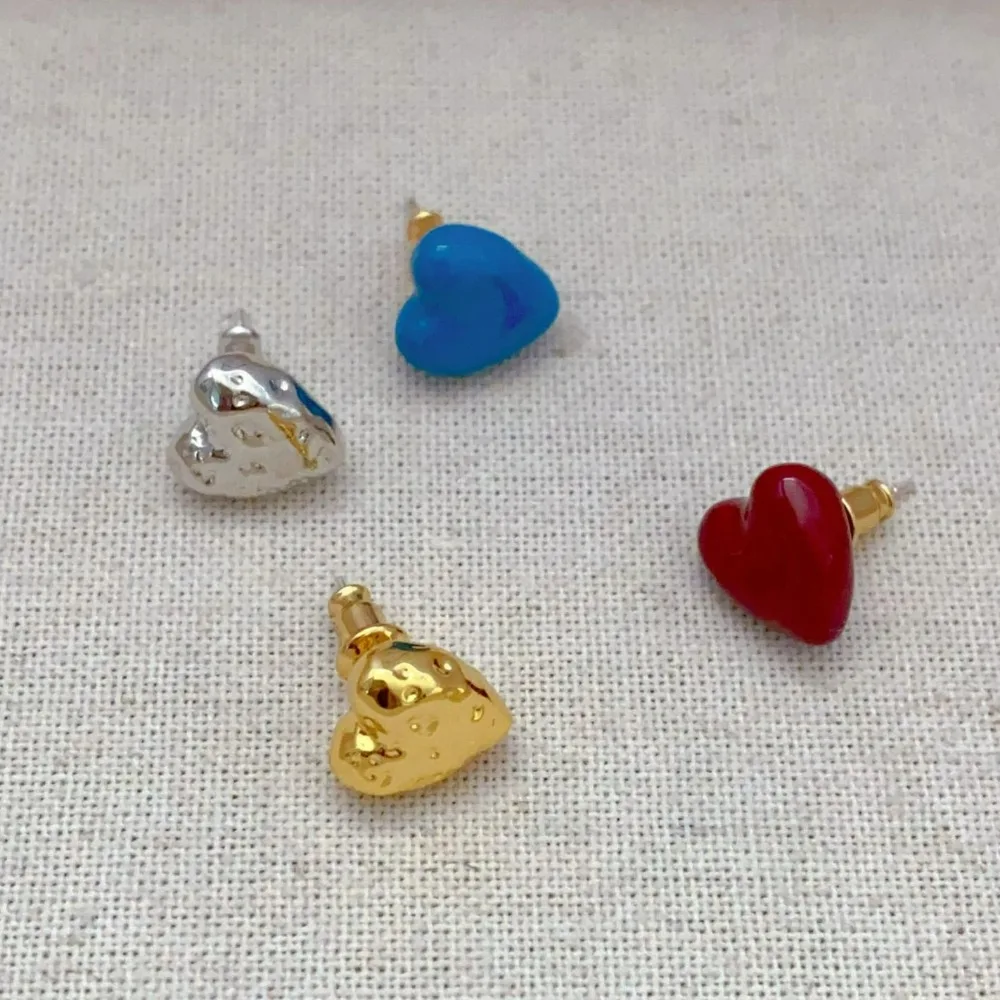 

Retro Red Enamel Love Heart Stud Earrings Copper Temperament Simple 925 Sterling Silver Needle Hammered Texture Heart Shaped Ear