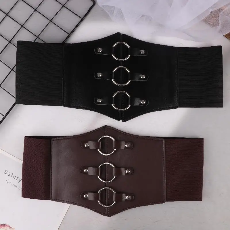 

Модный готический ремень с тройной пряжкой и черными заклепками, эластичный пояс-оса для женщин в стиле панк, идеально подходящий для пальто