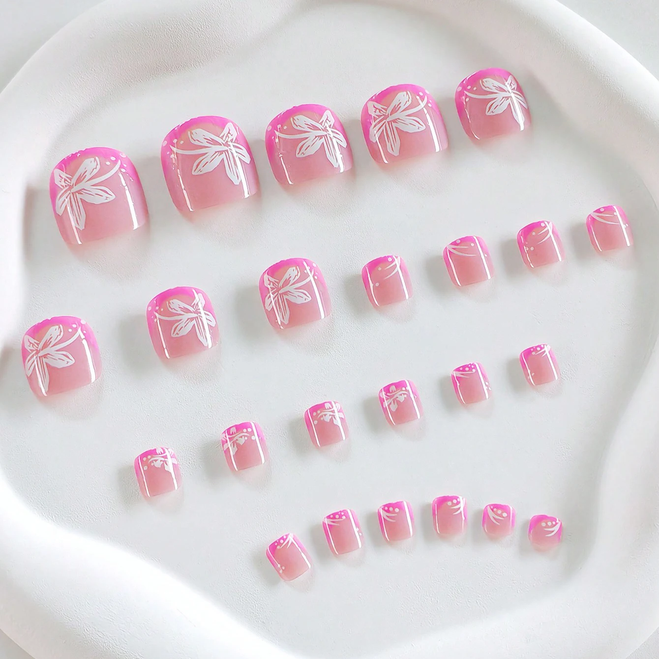 24 قطعة من أظافر القدم المضغوطة على الطراز الفرنسي، أظافر وهمية من الأكريليك الوردي اللطيف، تصميم فني للأظافر المضغوطة، أظافر مغطاة بالكامل لأصابع القدم #2