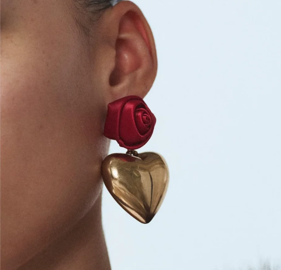 

Europe and the United States exaggerated design sense three-dimensional rose loving temperament earrings