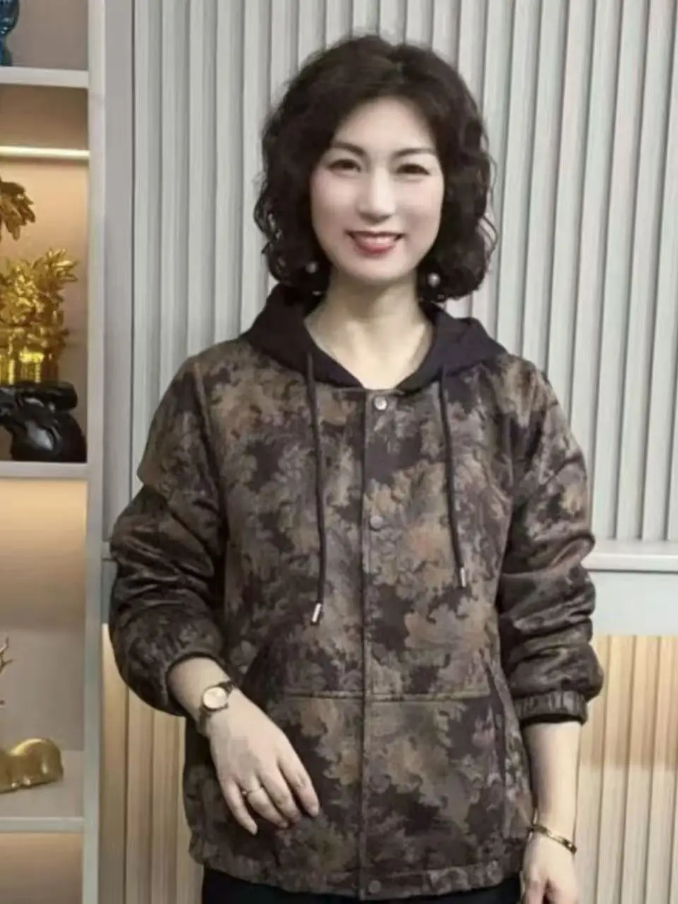 

Свободное пальто Mommy Sle из оленьей кожи с бархатным принтом, куртка больших размеров с капюшоном для среднего возраста и ly, осенний топ