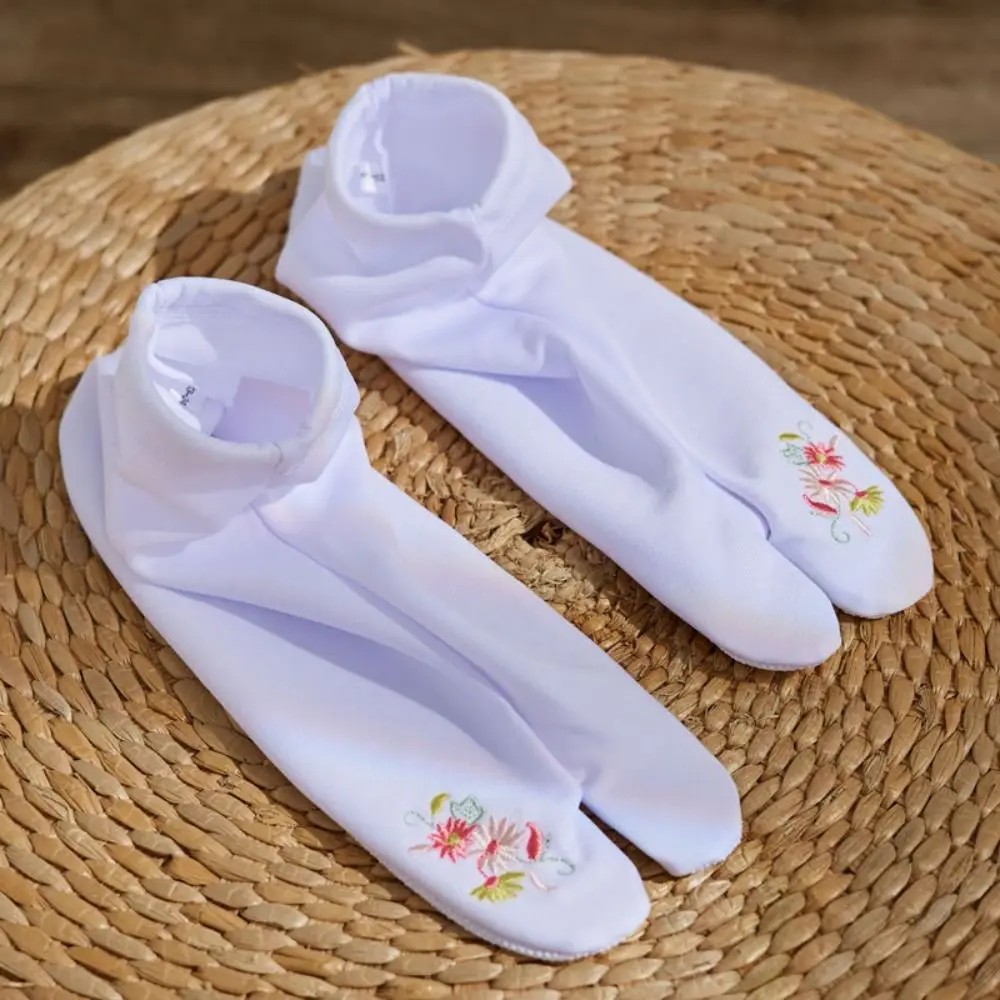 Fashion Embroidery Flower Two Toed Socks Japanese Style Mid-calf Toe Separator Socks Women Hosiery Short Tube Socks Summer