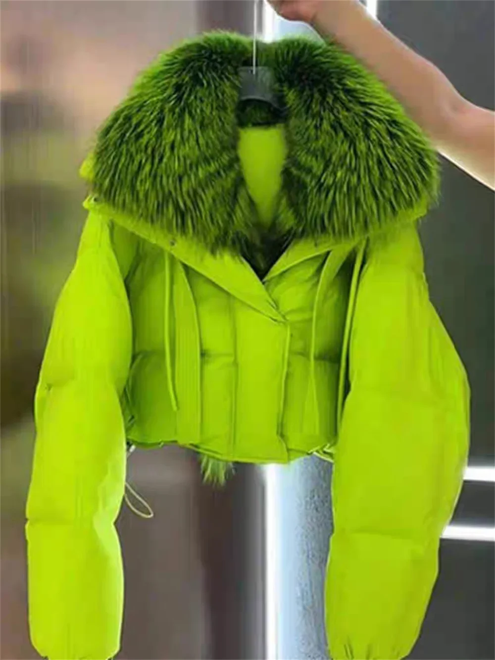 Modische Daunen jacke aus Baumwolle, beliebter High-End-Mantel mit großem Pelz kragen und großem Pelz kragen im kleinen duftenden Stil, Winter für