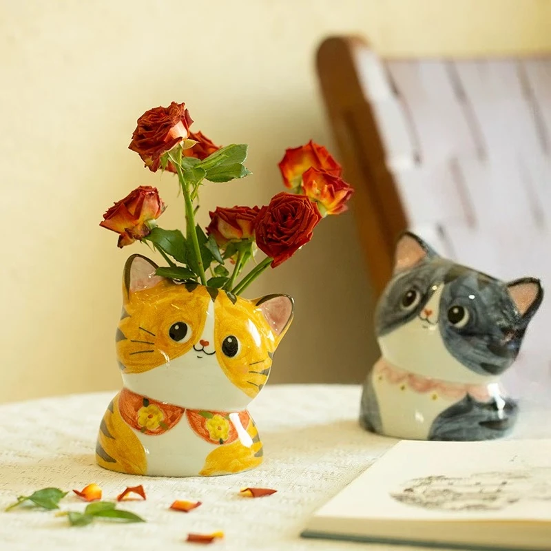 Curing cat-shaped ceramic vase, hand-drawn cartoon kitten flower ware, cute aesthetic decoration ornament in home living room