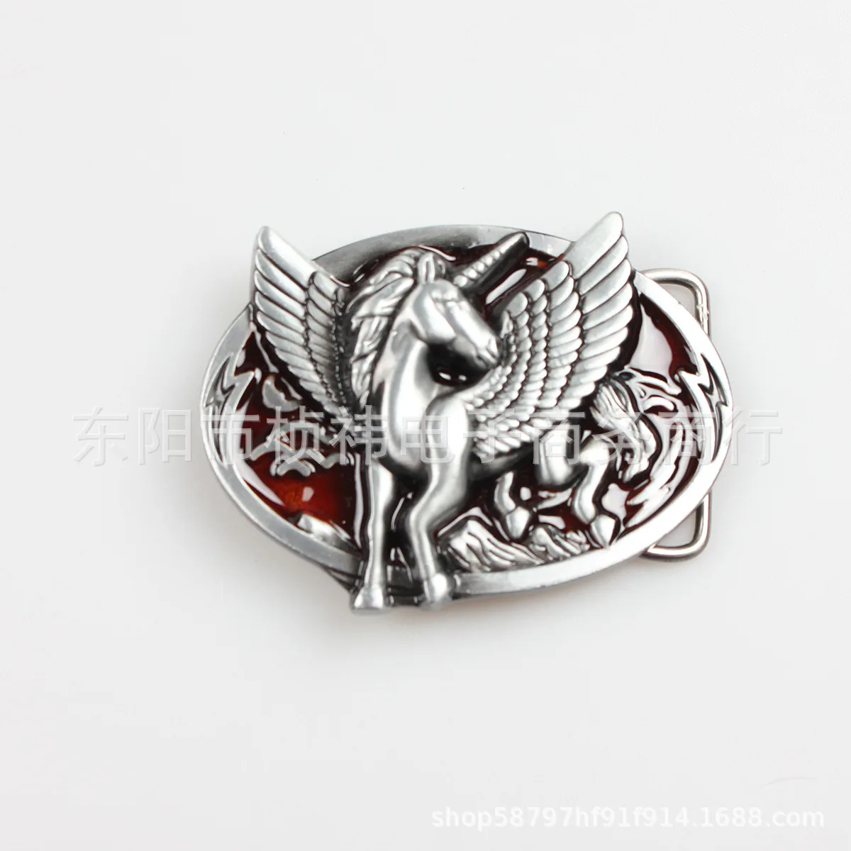 

Трехмерная пряжка для ремня с изображением Пегаса, украшенная эффектом капающего масла.