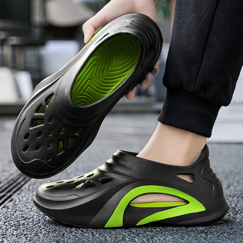 2024 New Arrival Men's Clogs Summer Shoes Men Slippers Breathable Casual Beach Sandals Non-slip Mules Male Garden Shoes Zapatos