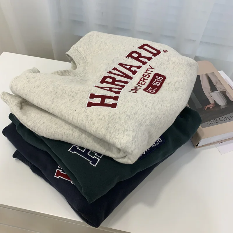 

Ретро-свитшот в американском стиле для женщин, весна-осень, тонкий, корейская версия, новинка 2026 года, свободный крой, в студенческом стиле, омолаживающий, повседневный, с круглым вырезом