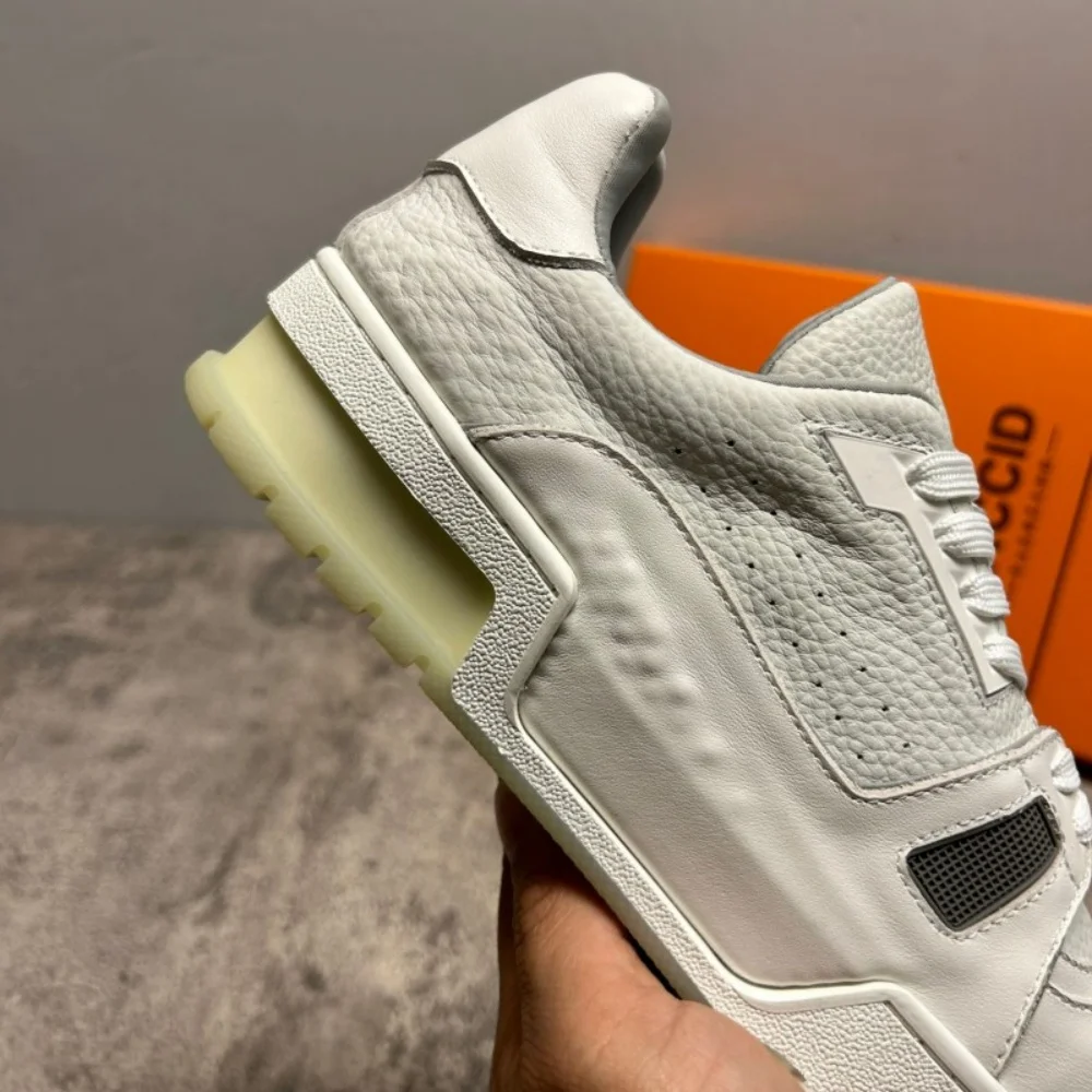 أحذية QHCCID الرجالية المصنوعة من الجلد الطبيعي باللون الأبيض بنعل سميك أحذية كاجوال عصرية راقية طراز جديد تمامًا #3