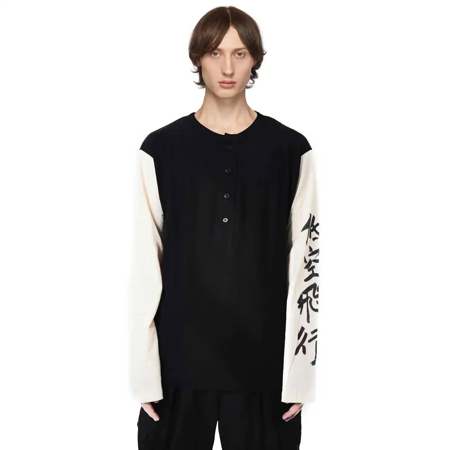 

YOJI OOAK HENLEY MESSAGE SLEEVE Низкая летняя хлопковая толстовка с длинными рукавами и принтом