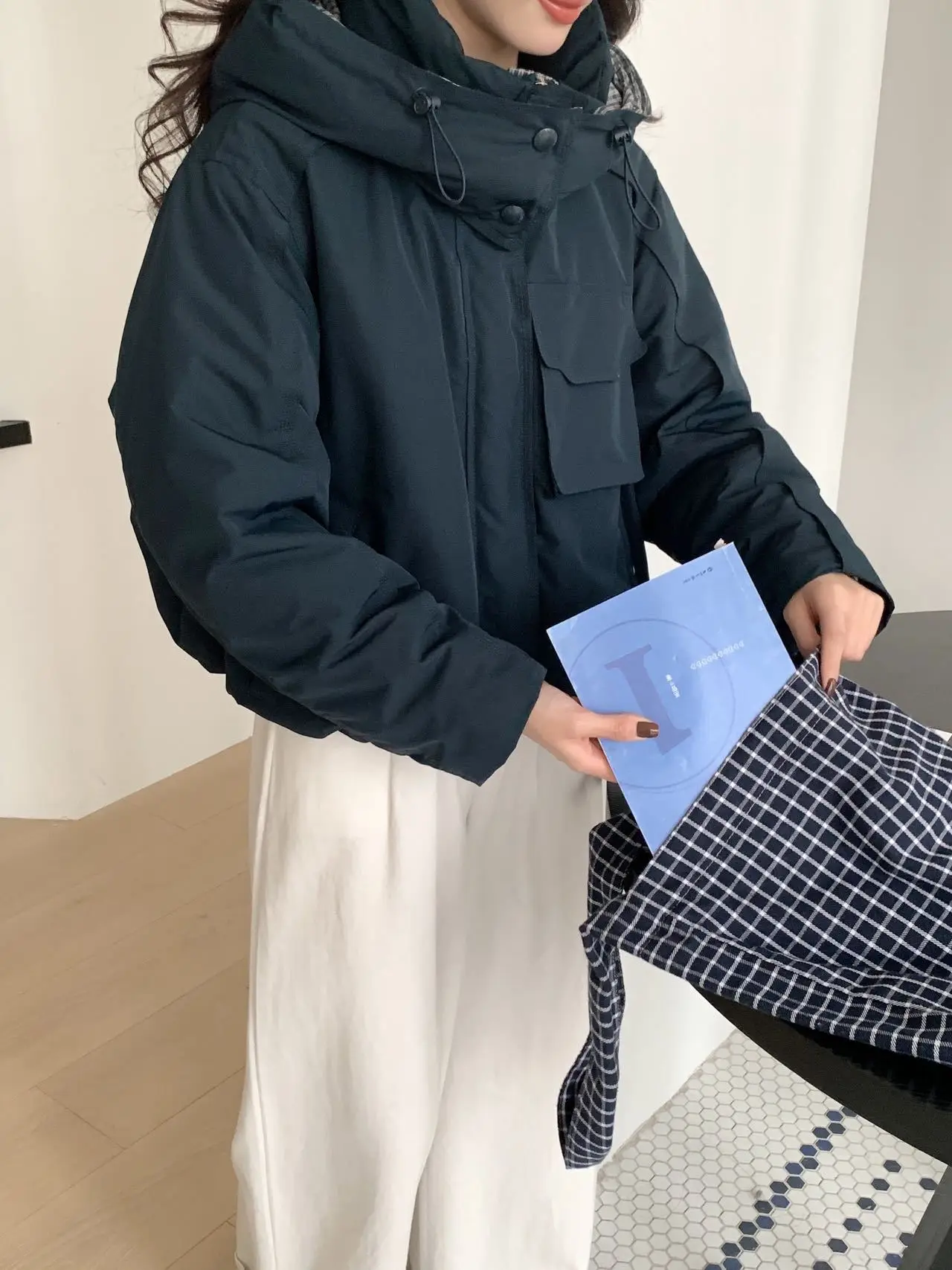 2025, Winter-Neue Damen-Daunenjacke, gespleißt, karierte Arbeitskleidung, Kapuzenjacke