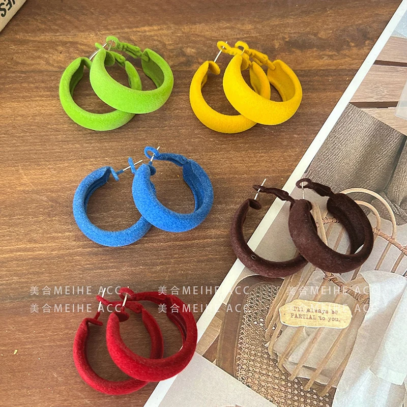 GANPUP Niedliche Bunte Runde Creolen für Damen, Modischer Neuer Piercing-Schmuck, Accessoire, Geschenk für Party und Urlaub. – Detail 3