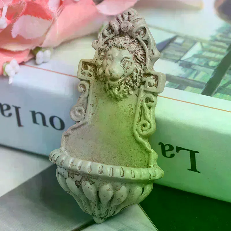 

Dollhouse Miniature Mini Accessories Outdoor Lion Head Model Wall Decoration