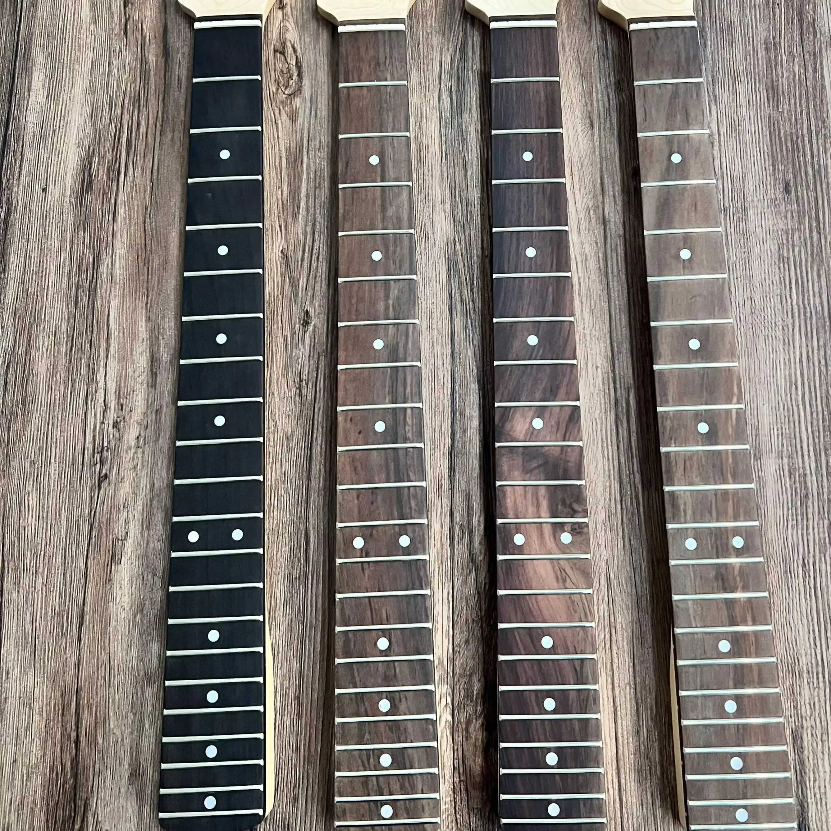

ST Guitar Neck Rosewood Fingerboard Maple Electric Guitar Neck Tail Adjustable Bidirectional Adjustment