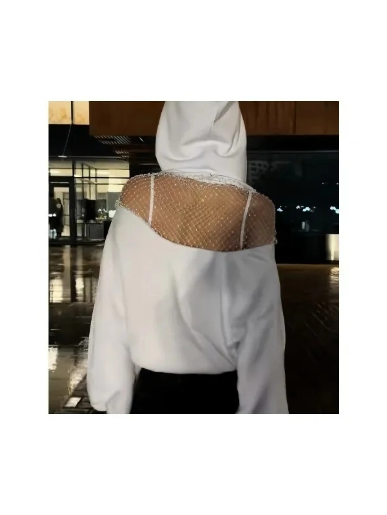 

Модный женский спортивный свитшот 2026 года с однотонным дизайном, открытой спиной и сетчатыми вставками