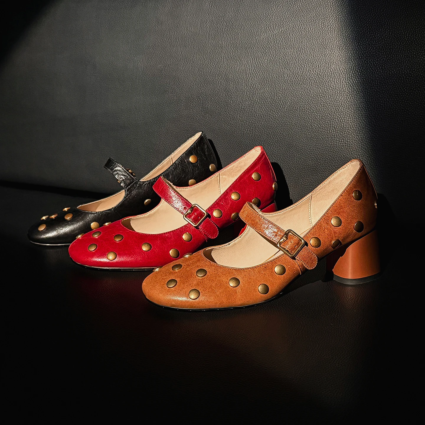 

News Fashion Women Pumps Shoes Sexy High Heels Retro rivet Sandals Cow Leather Summer Square Toe Office Party Wedding Size 34-40