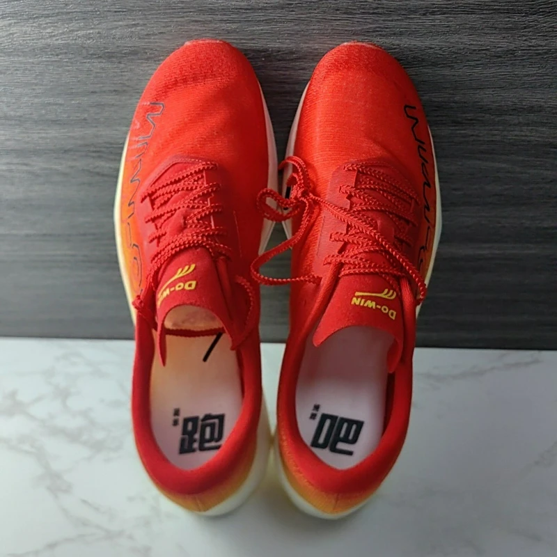 New Cool Sport Shoes Men Women Red Running Shoes Unisex Thick Soled Jogging Shoe For Couples Carbon Plate Training Shoes Mens