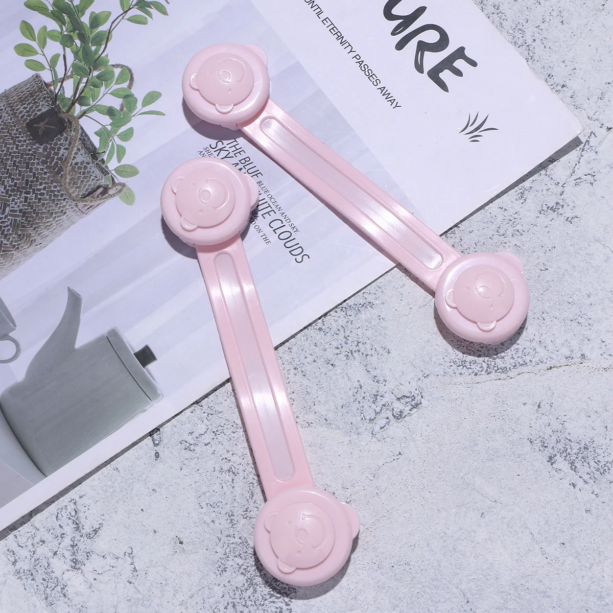 2 pçs fechaduras de segurança infantil forma urso premium material abs fita adesiva forte para armários gavetas geladeira à prova do bebê
