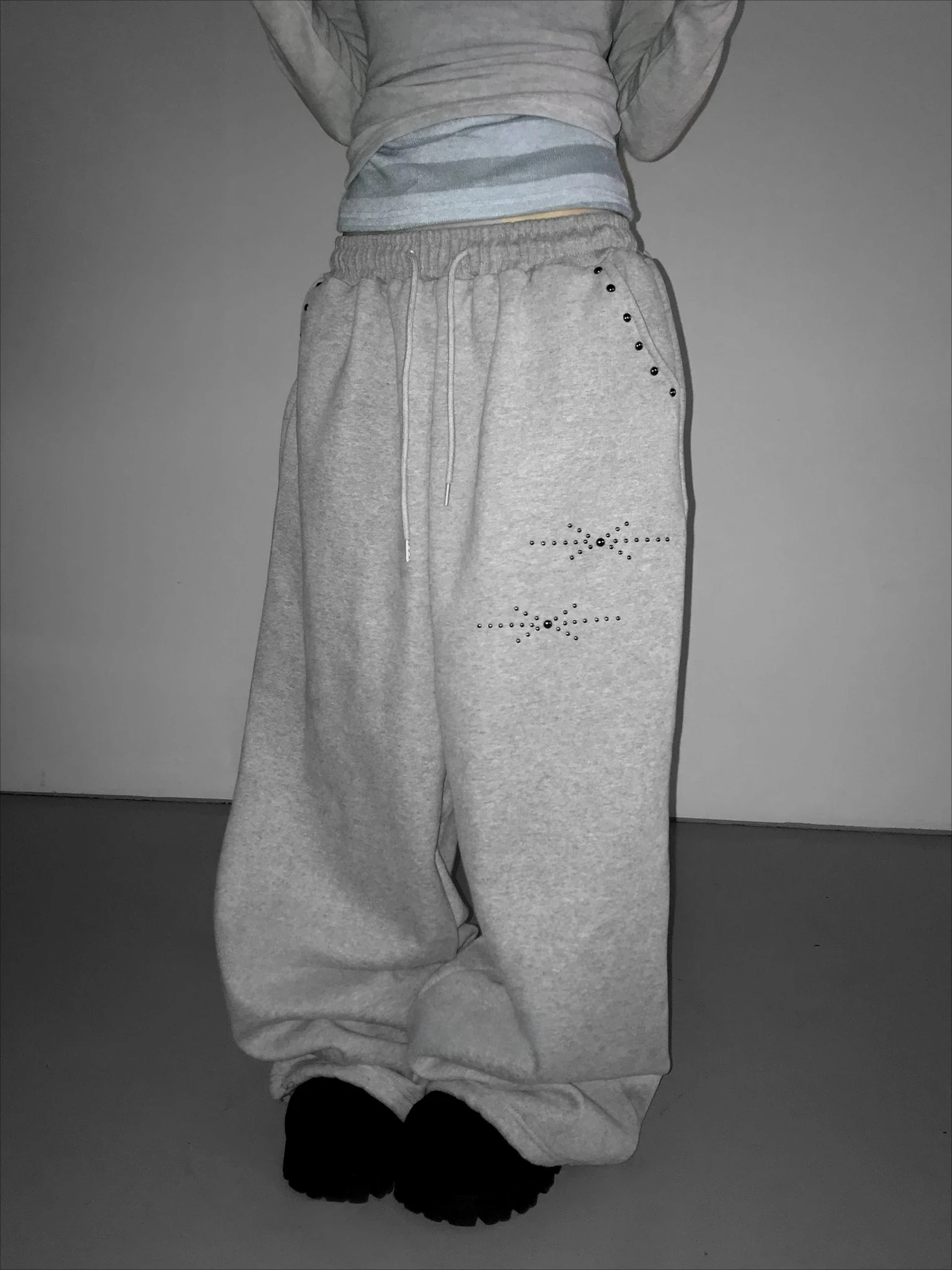Y2K Women Korean Streetwear Wide Leg Sweatpants Baggy Oversized Rivet Pants Harajuku Grunge Joggers Trousers Acubi 2000s Clothes