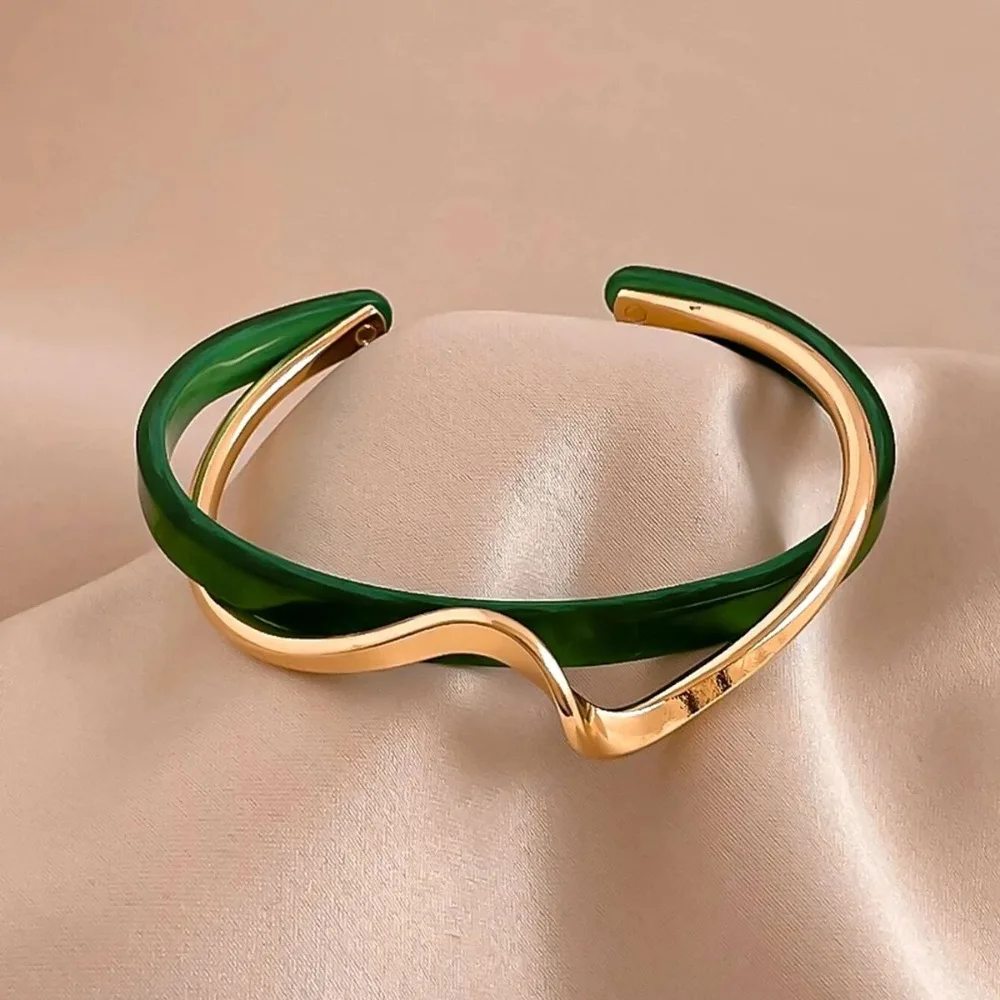 Light luxury bracelet, curved metal texture bracelet, ins niche design, Korean style fashion internet celebrity bracelet