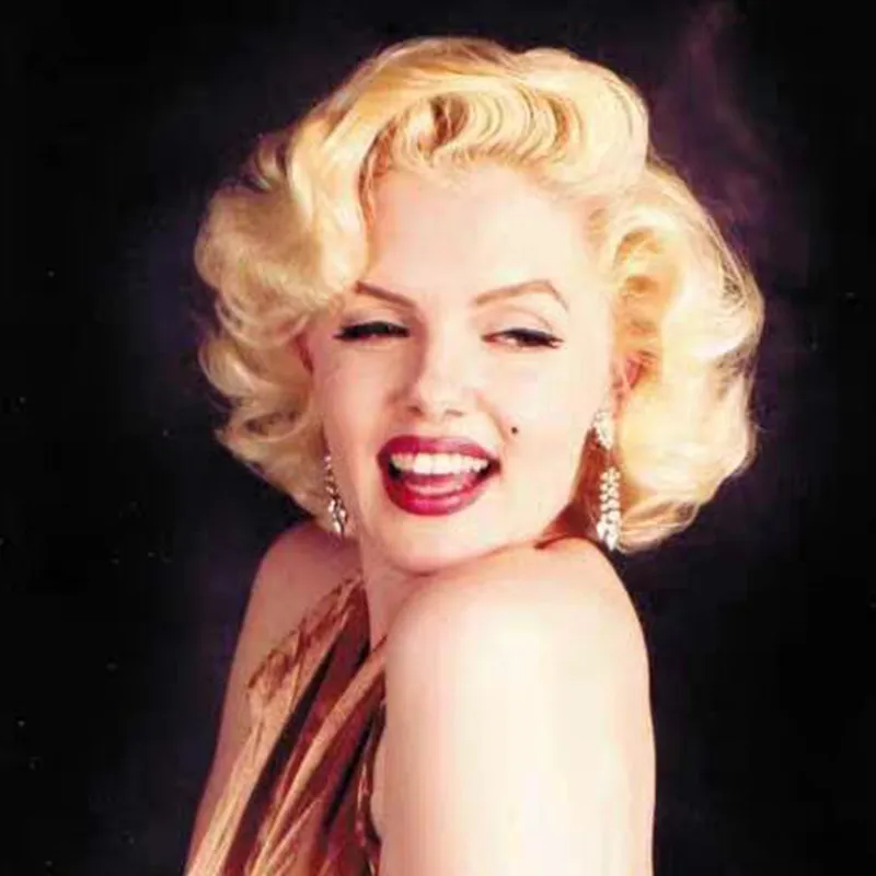 شعر مستعار مارلين مونرو كوس الاصطناعي أنيق وعصري قصير ذهبي مجعد للنساء