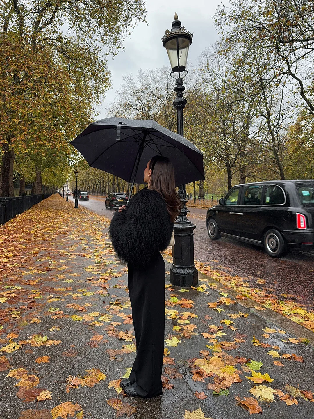 Рисунок 3 - Женская кремово-белая куртка из